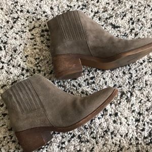 Madewell heather gray suede ankle boots size 6